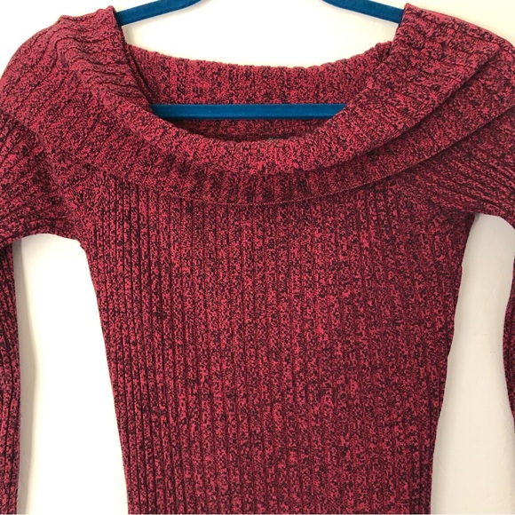 G by Guess Marbled Maroon Off Shoulder Ribbed Sweater size Medium - Picture 2 of 9